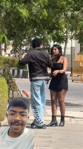 girl bags prank 🤣 🫩 #gadgets #shortsfeed #comedy