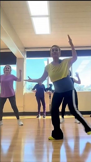 Me Lo Gozo // Zumba // Zumba Gold // Dance cardio // dance exercises for seniors