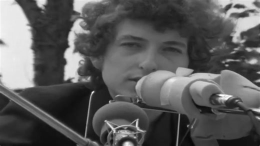 Bob Dylan "Love Minus Zero / No Limit" Live at The Newport Folk Festival, Festival Field, Newport, RI, US 7/24/1965！ ---- "I wanted to understand things and then be free of them. I needed to learn how to telescope things, ideas. Things were too big to see all at once, like all the books in the library...everything laying around on all the tables. You might be able to put it all into one paragraph or into one verse of a song if you could get it right." ─ Robert Allen Zimmerman Happy 84th birthday