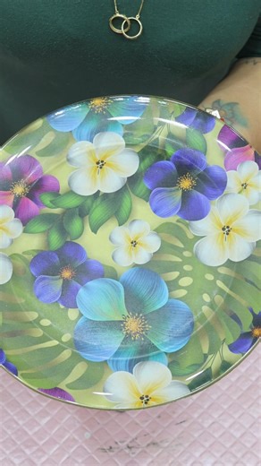 DECOUPAGE WITH FABRIC, look how cool this reverse decoupage idea is, made with tricoline fabric! ...