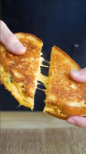 BUFFALO CHICKEN GRILLED CHEESE!