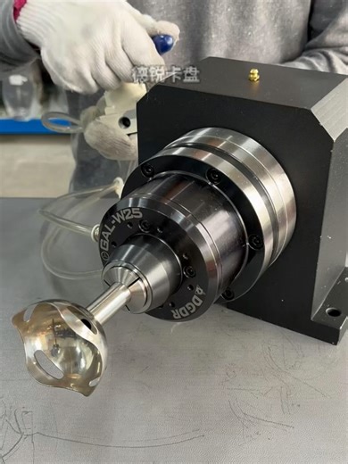 High-precision pneumatic rotary chuck integrated with DR high-speed spindle, achieving an accuracy within 0.005mm. Suitable for both vertical and horizontal mounting. Driven by synchronous pulleys. Widely used in automated equipment such as lathes, grinding machines, and robots.#PneumaticChuck #Manufacturing #FactoryCat #PrecisionEngineering #CNCMachine #MachinistLife #MadeInChina #pneumaticchuck #colletchuck #chuck #pneumatic #chucks #lasercuttingtube #Hydraulic #minichuck #laser #cnc #air #rot