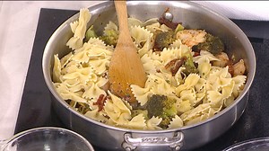 Joy Philbin cooks up tasty pasta (a la Regis)