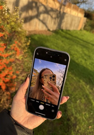 no joke but UK creators should get paid more😂 the struggle of filming sunny aesthetic content in the UK should count as a full time job 😭 #ugccreator #ukcreator #creatorlife #contentcreator ugccreator uk, ugc beginner, uk content creator, filming in winter, ugc uk