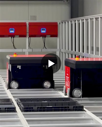 Der Autostore bei der PTS Group - unsere Logistik für Kleinteile basiert auf die Zusammenarbeit von Menschen und Robotern. | PTS Group