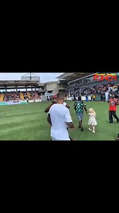 Odumodublvck Rocks Troost-Ekong’s Lagos Charity Football Match Rapper Odumodublvck electrified Onikan Stadium with a high-energy live performance during the Charity Celebrity Match organized by Super Eagles captain William Troost-Ekong. The artist’s dynamic set thrilled attendees, seamlessly blending vibrant music with the football festivities. Adding to the memorable moments, Troost-Ekong himself joined by a few stars on the pitch, dancing with his daughter held over his shoulder. Video credit: