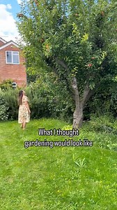 Tell me I’m wrong though 👀The amount of hard work that goes into creating a garden is insane but absolutely worth it! 👏🏼#gardendiy #diygarden #gardenmakeover #garden #gardendecorideas #gardendecorating #gardeninspo #gardening #gardeningforbeginners | Jenshomejournal