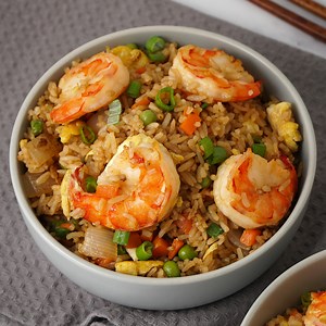 698K views · 10K reactions | Make this delicious fried rice in 20mins ▶️ https://khinskitchen.com/prawn-fried-rice/ | Khin's Kitchen | Facebook