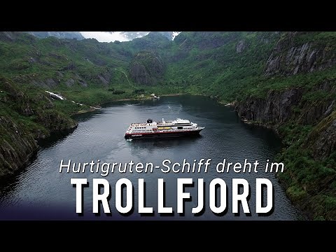 Hurtigruten MS "Trollfjord" dreht im Trollfjord I Lofoten I Norwegen