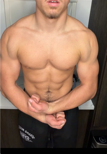 De plus en plus large chaque jour #bodybulding #gym #gymtok #biggest #bodybuilder