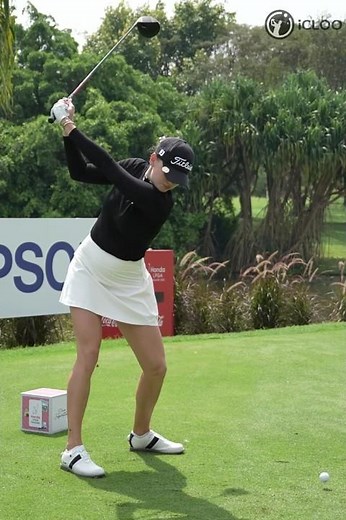 Nataliya Guseva's swing, looking even more fantastic in slow motion.