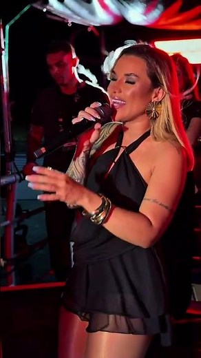 🎤 Liene Show AO VIVO levando emoção para o palco! #lieneshow #aovivo