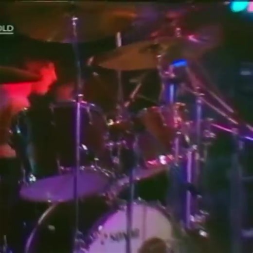 AC/DC performing “Problem Child” Live on the 25th of October, 1978 at the University of Essex #AmantiDelRock | Amanti Del Rock