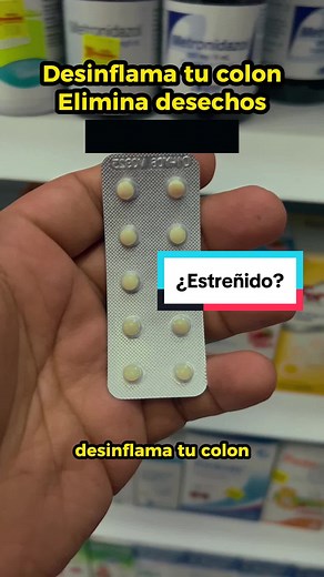 #longervideos El bisacodilo es un medicamento utilizado comúnmente como laxante. Funciona irritando la mucosa del intestino grueso, lo que provoca contracciones y facilita la evacuación intestinal. Se utiliza para tratar el estreñimiento ocasional y para limpiar los intestinos antes de ciertos procedimientos médicos, como colonoscopias. También puede estar disponible en forma de supositorio para administración rectal. Es importante seguir las instrucciones de dosificación proporcionadas por un m
