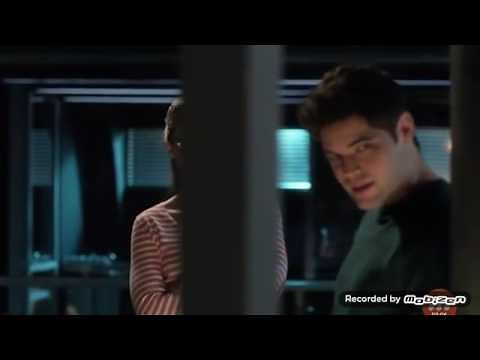 Supergirl 2x16 winn & Kara scene
