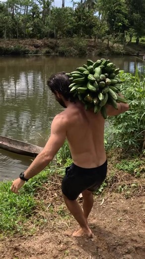 Back 2 Basics Adventures on Instagram: "Trading rice and tobacco for bananas & freshwater in some very remote islands here in PNG. New eps just gone live 🌴"