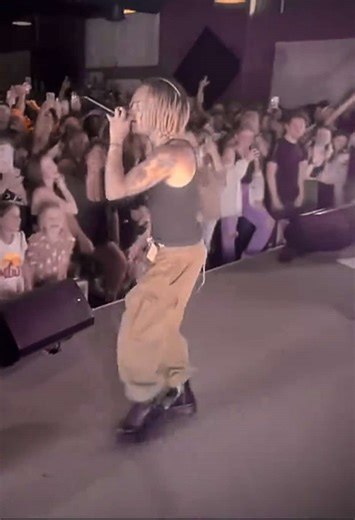 When @Pardyalone packed out the nordic tap house (now @NordicBrewpub) and performed “Not a Home” at his hometown show to close out the tour it was unreal. Hearing the entire crowd scream every lyric back at him was absolutely electrifying. An such an unforgettable night. 🖤🦋 (July 31, 2023) #LivePerformance #NotAHome #Monticello #MinnesotaArtist #independentartist