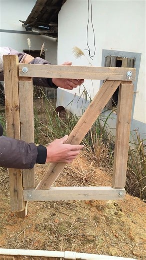 The triangular support frame can enhance the structure and stability.