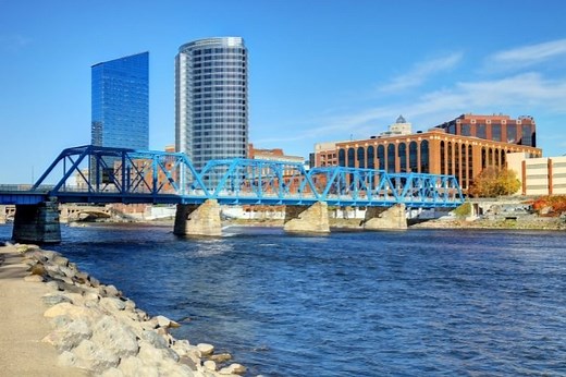 DIY Guide to Fly Fishing the Grand River in Michigan | DIY Fly Fishing