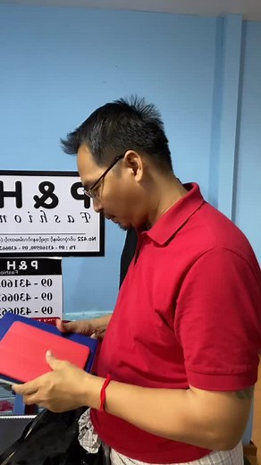 Understanding Folder Handling in a Cozy Indoor Space