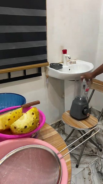 Just make sure any information you get online,you always reconfirm with your doctors or midwives before trying them out.. Because same way I was able to drink zobo both sweetened and unsweetened and was ok . I saw some say it did the opposite . So Mama’s what else are we going to do to boost our pcv?? #pregnancyjourney #ftm #viralvideo #pregnantlife #momlife