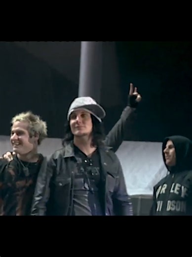 Metallica ft. Avenged Sevenfold Commando cover by. Ramones #synystergates #zackyvengeance #mshadows #johnnychrist #therev #mikeportnoy #arinilejay #brookswackerman #avengedsevenfold #a7x #metallica