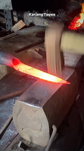 making sulak coconut skin peeling tool #fblifestyle #brand #knife #farming | Kanjeng Taqwa