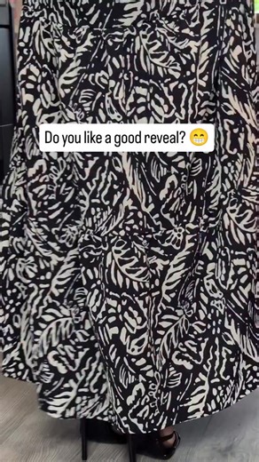 When a long skirt is lifted to reveal a lovely pair of fully fashioned nylon stockings - I'm sure you all love that? This time the stockings are in a copper colour from secretsinlace and I've put them together with a simple top and maxi skirt. You'll also notice I'm still practicing in the wonderful 6" sandal heels! 😁 #nylons #nylonlegs #basnylon #nylonstrumpfhose #highheels #highheelsandals #fullyfashioned | Caroline Fox