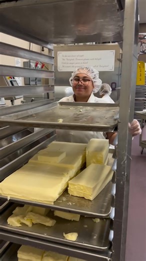 📷 by @yaybabyblog: Fairy Tale Brownies is a local gem baking up some of the tastiest brownies, cookies and blondies you’ll ever eat! ✨ Made with top quality ingredients and no preservatives, trans fats or artificial colorings, you can taste the love that goes into every batch. @fairytalebrownies make the perfect gift for birthdays and holidays and arrive to the recipients door in beautiful packaging. They have so many flavors and they’re all delicious but I’m partial to the Mint Chocolate and C