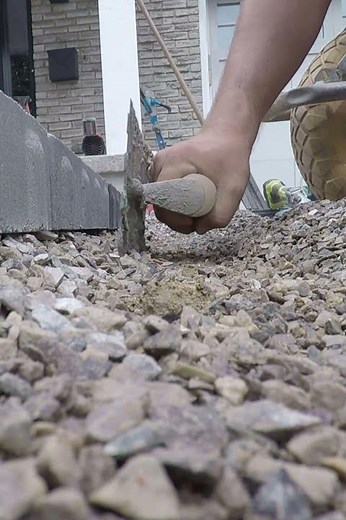 Installing Concrete Edge Restraint for Pavers