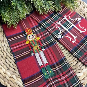 Christmas Wreath Sash With Personalized Embroiered - Etsy