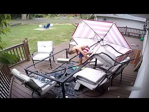 Kid breaks glass table - EPIC FAIL 2021