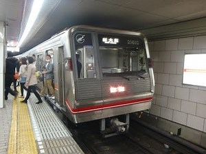 大阪市営地下鉄御堂筋線 21系21609F 天王寺行き 梅田発車