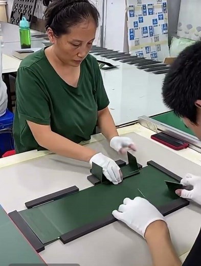 How to assemble collapsible boxes by hand