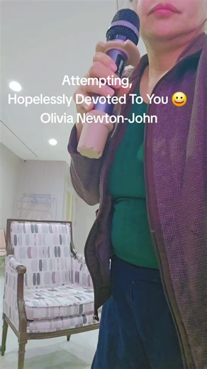 Singing for fun.. 😁 Hopelessly Devoted To You #olivianewtonjohnsong #karaokechallenge #singalongchallenge #singingchallenge #singalongfun