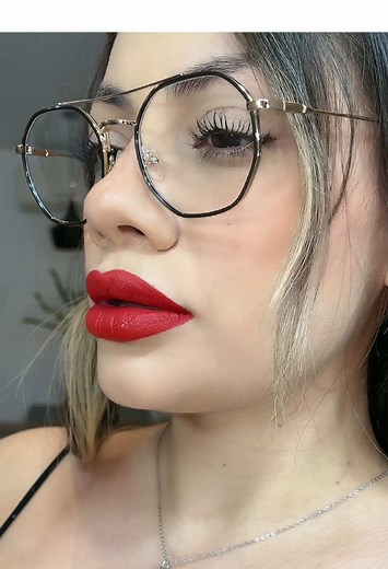 Rojo fuego @L’Oréal Paris #lorealparis #lorealparismakeup #lorealparislipstick #labiosrojos #rojopasion #makeup #bellezasinlimites