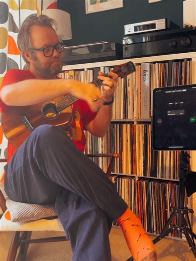 Only got one minute and zero motivation? Try the 60-Second Loop: Set a timer for 60 seconds. Play absolutely anything. When it ends, stop. No guilt. No pressure. No “I should do more”. Ironically, this often turns into 10 minutes anyway 😄 But the trick is removing the psychological barrier. This is part of my new series: How to Practise Without Practising #ukulele #ukuleletips #learnukulele #musicpractice #ukuleleshort #musictips #beginnerukulele #ukulelemotivation#learnukulele #ukuleletok #uku