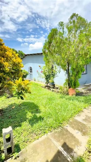 🏡 Oportunidad Inmobiliaria en Tecoluca, San Vicente – Lotificación Las Tablas ¿Buscas una propiedad lista para habitar o invertir con excelente ubicación y gran potencial de valorización? Esta casa combina amplitud, funcionalidad y entorno natural 🌿 📍 Ubicación: Lotificación Las Tablas, Cantón Santa Cruz Porrillo, Tecoluca, San Vicente. 🏠 Características: • Terreno de 560 m² (4 lotes de 7×20 m) • Construcción de 175 m² • 4 dormitorios, cocina amplia y corredor frontal • Pozo propio, cisterna