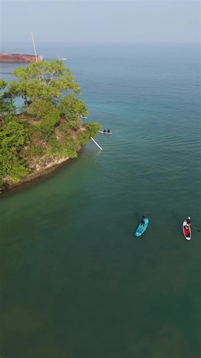This is stand up paddel board😎🌊 @Beya🐾 𓃠 @Boyang_ Pilot 🎥 @Masinis Drone 🛸 #paddleboard #standuppaddle #pangandaran #fyppppppppppppppppppppppp