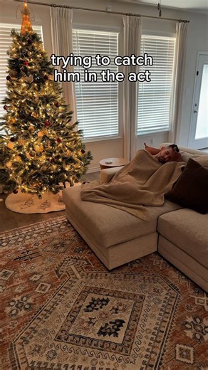 Cooler Master | PC Builds & Cooling Solutions on Instagram: "He’s too quick🎄🎁 @gunchuckgaming #coolermaster #christmas"