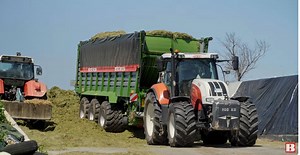 Voor professionals -- De SHUTTLE 490 S en 510 K zijn opraapwagens met een laadvolume van 47,5 tot 51 m³, die voor het gecombineerde gebruik in de groenvoeroogst en als silagewagen is ontworpen.   BERGMANN