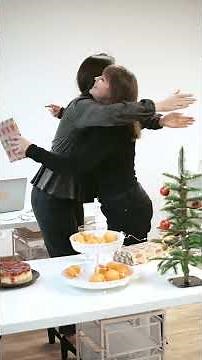 Mecano - Un Año Más. Feliz Año Nuevo desde la Puerta del Sol de Madrid 🎈 Amigos y Amigas!