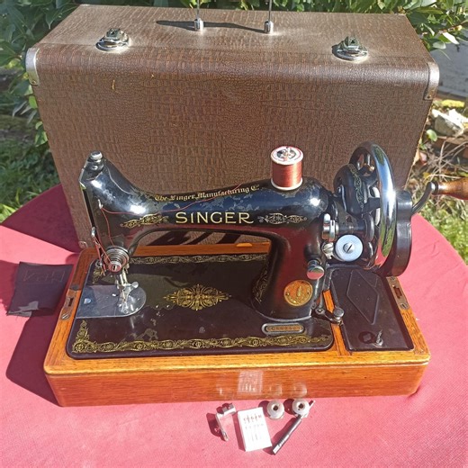 Working Singer 99K Hand Crank in Mock Croc Case 1939 - Etsy