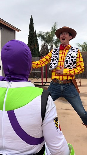 Mew Story 🤫🧏🏼‍♂️ #woody #buzz #toystory | buzz look an alien