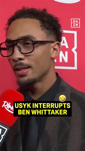 This is how Usyk makes his appearance at the Ring awards 😅 #RingAwards ▪️