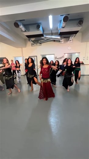 Leilah Isaac on Instagram: "Iraqi dance 🪬 I loved teaching this class! This is one of my fav dance styles. ❤️ tomorrow we will also be learning some of the iconic Iraqi hair moves 😍 so don’t miss out. @pineappledancestudios I’ll also be teaching an Iraqi Bellydance course to cover all the basic steps early next year on Bellyfit by leilah 😍 There are many beautiful styles of folkloric dances in Iraq, but here is the more common and seen kawleeya style! ( raqs el kawleeya) with my own take on i
