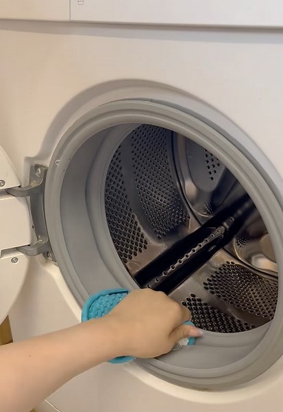 Easy Ways to Freshen Up Your Washing Machine