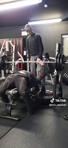 Paused bench 🔛🔝 #bench #strength #fyp #chestday #GymTok #gym #fitness #motivation #workout