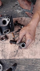 270K views · 2.4K reactions | Opening and cleaning the valve block of the Honda Grand 110 cc • • • • • #videos #trendingvideos #viralvideos #repair #engine #motorcycle #motorbike #auto #automotive #mechanic #mechaniclife #honda #valve #viral | Aeon | Facebook