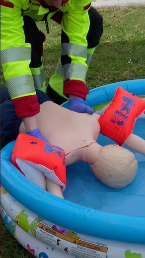 First Aid on a Drowning Child 🛟🚑 #ambulance #paramedic #emergency #firstaid #helpingsavelives